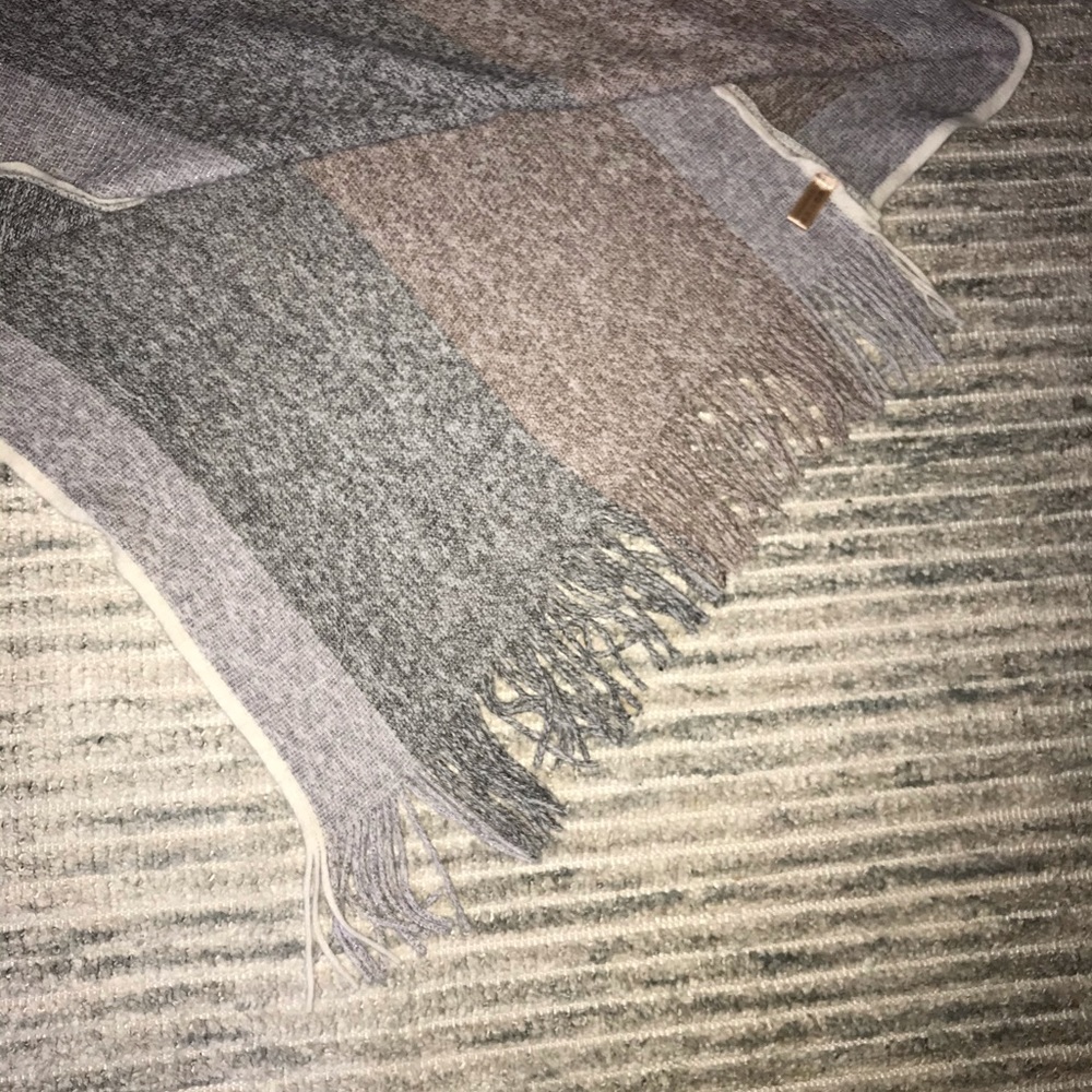 💌 Shawl- handmade - Picture 3 of 4